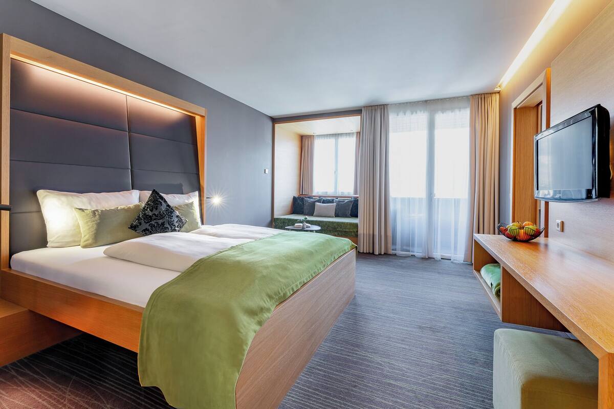 double room, mountain view | 1 bedroom, minibar, in-room safe, soundproofing