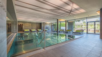 Indendørs pool