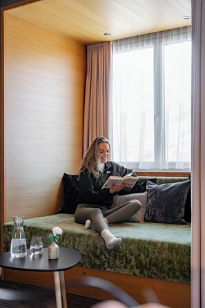 Doppelzimmer, Bergblick | Minibar, Zimmersafe, schallisolierte Zimmer, kostenloses WLAN