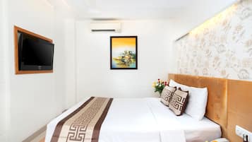 Standardrum | Minibar, värdeförvaringsskåp på rummet och skrivbord