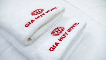 Luxury Room | Bathroom | Shower, rainfall showerhead, free toiletries, hair dryer