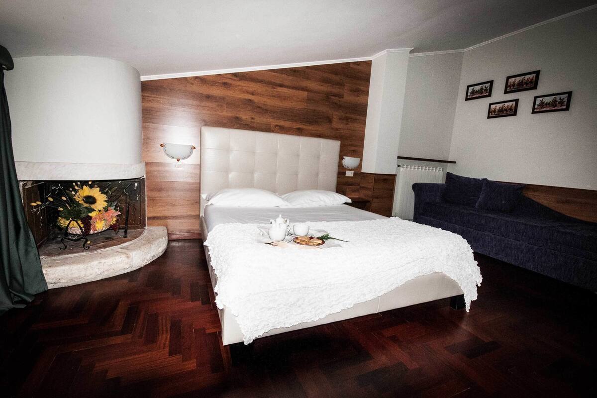Quarto triplo | Frigobar, cofres nos quartos, Wi-Fi de cortesia