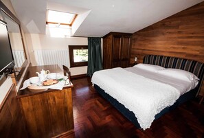 Quarto casal standard | Frigobar, cofres nos quartos, Wi-Fi de cortesia