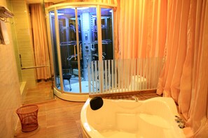 Deep soaking bathtub - Calvin Hotel (Guangzhou)