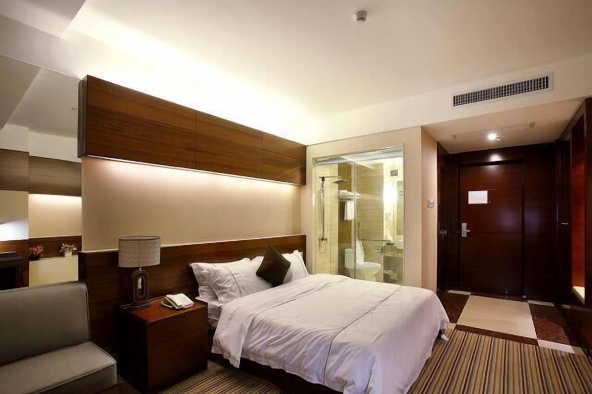 Business Room | Premium bedding, down comforters, pillowtop beds