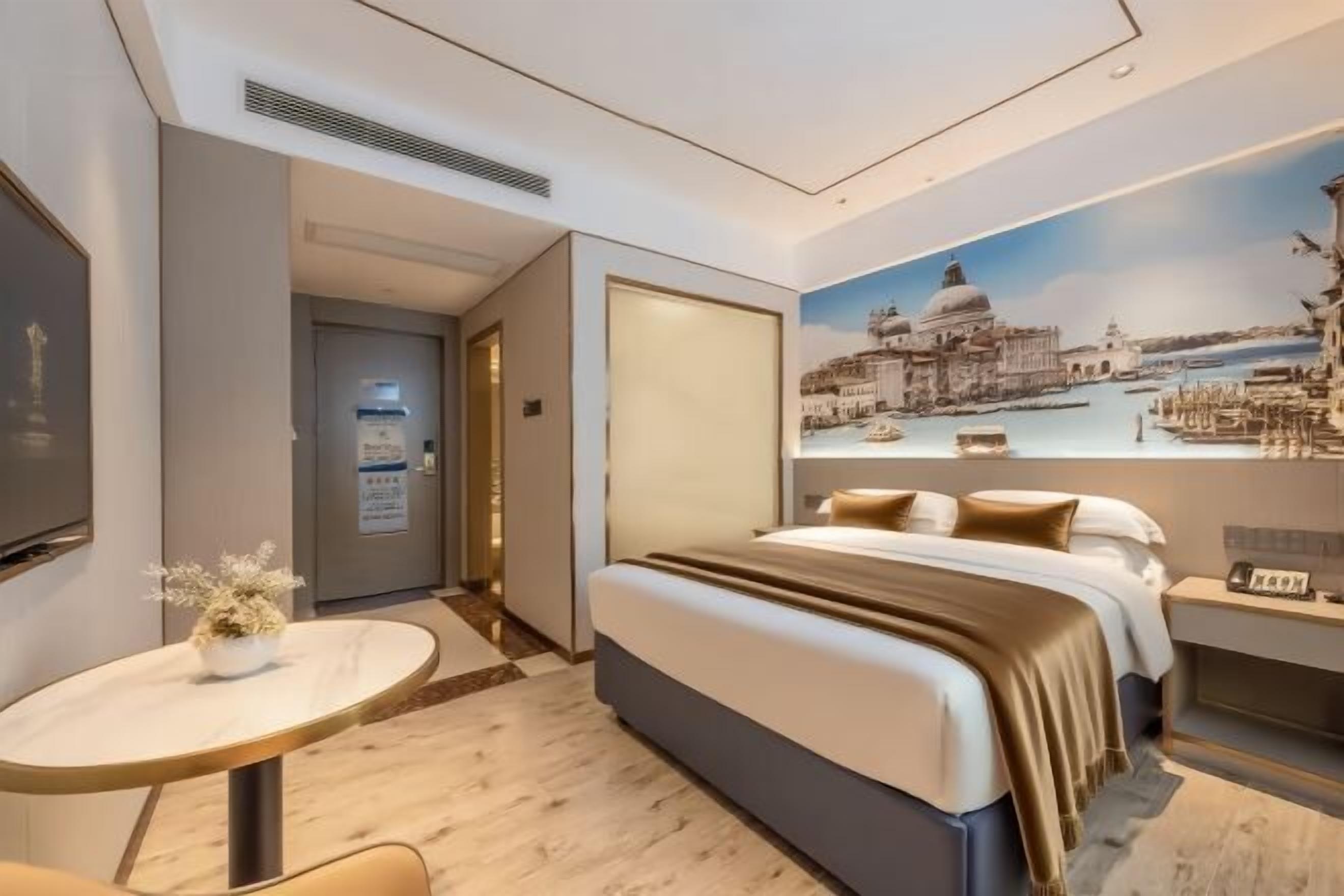 Premium bedding, down comforters, pillowtop beds, free minibar items
