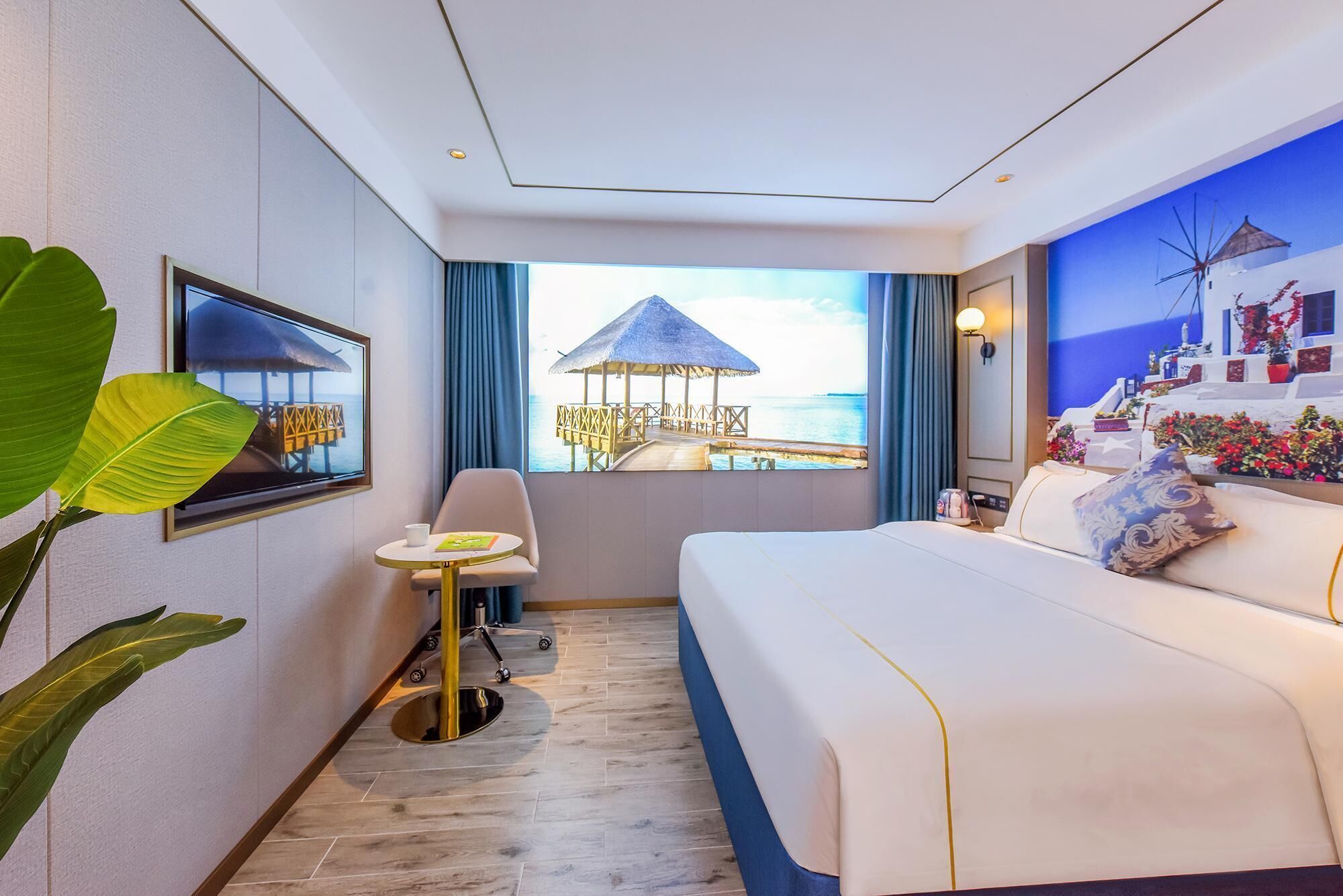 Premium bedding, down comforters, pillowtop beds, free minibar items