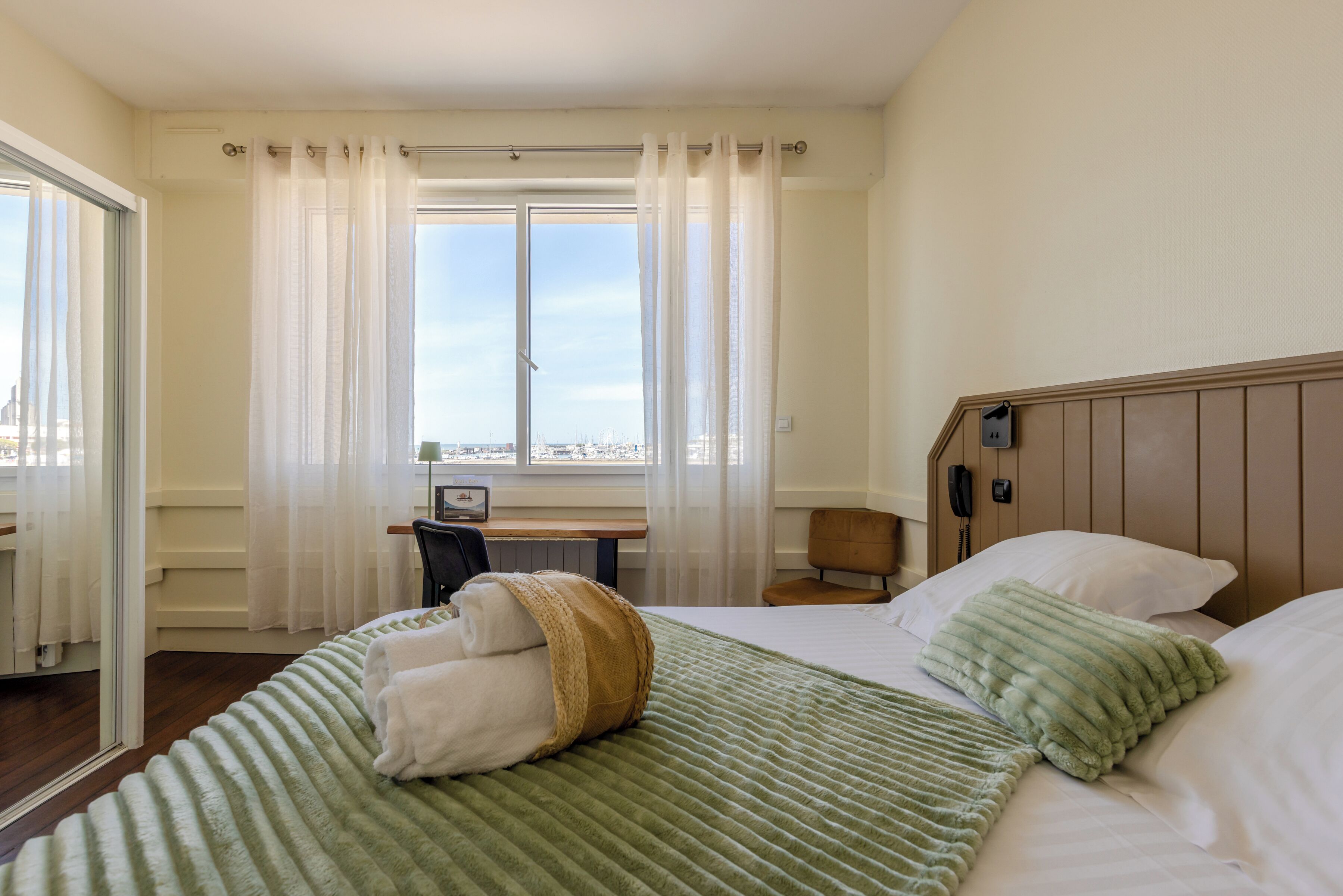 Quarto casal conforto (Côté Mer/Sea facing) | Fachada da propriedade
