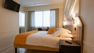 Double Room (Côté Mer/Sea facing) | In-room safe, individually decorated, individually furnished, desk