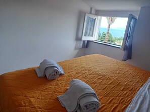 Chambre économique double, en mezzanine (Mansardata ) | Literie de qualité, accès au Wi-Fi (inclus), literie fournie