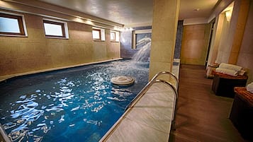 Indoor spa tub