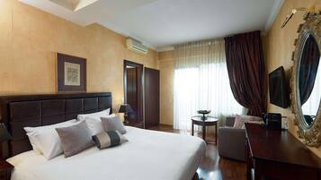 Minibar, in-room safe, desk, free cribs/infant beds