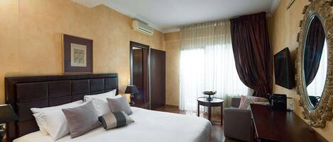 Minibar, in-room safe, desk, free cribs/infant beds