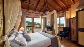 Superior Double Room, Fireplace | Minibar, in-room safe, desk, free cribs/infant beds