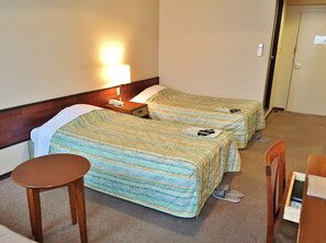 Skrivebord, wi-fi (inkludert) og sengetøy