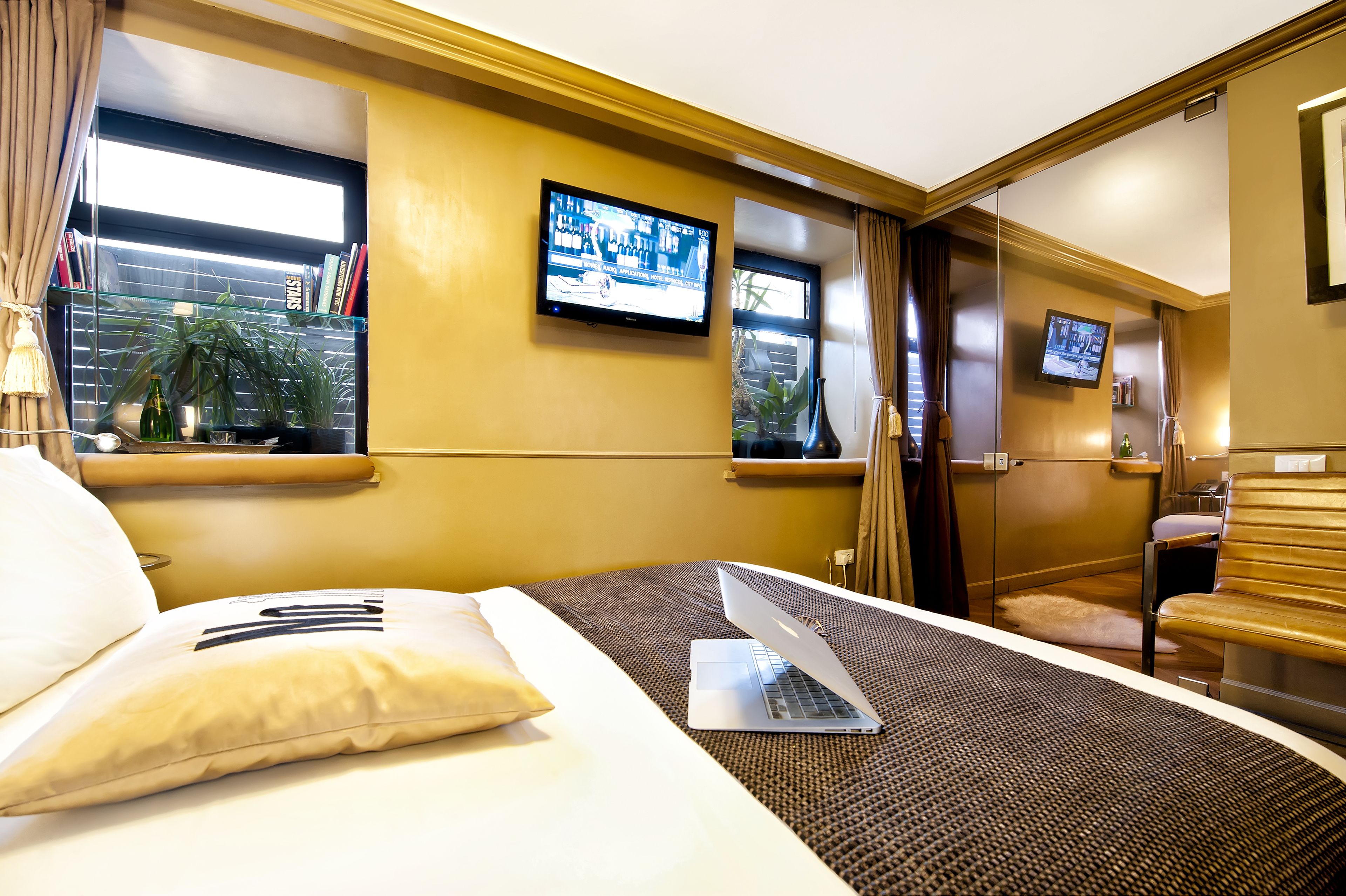 single room | television