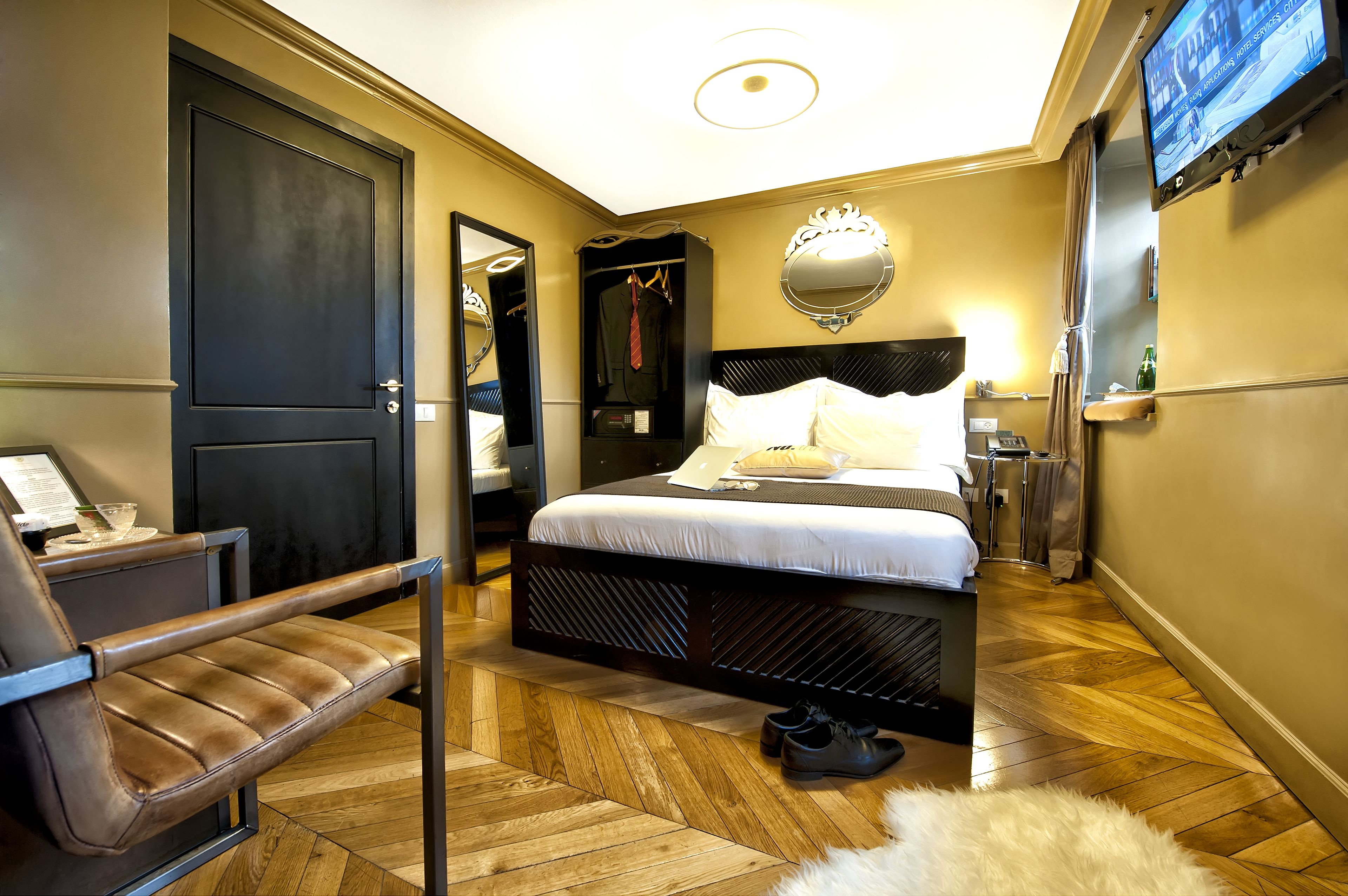 single room | coffee and/or coffee maker