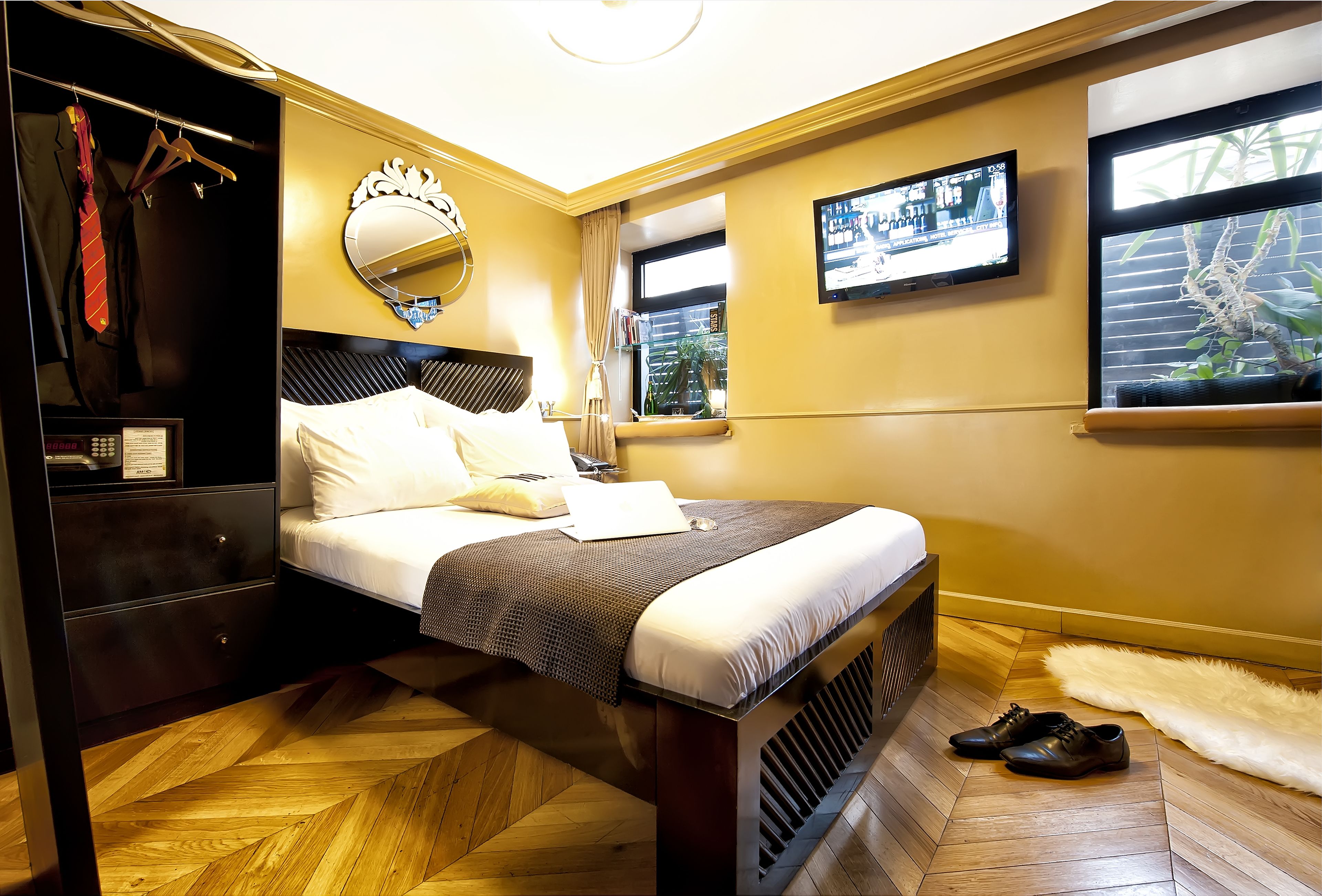 single room | room amenity