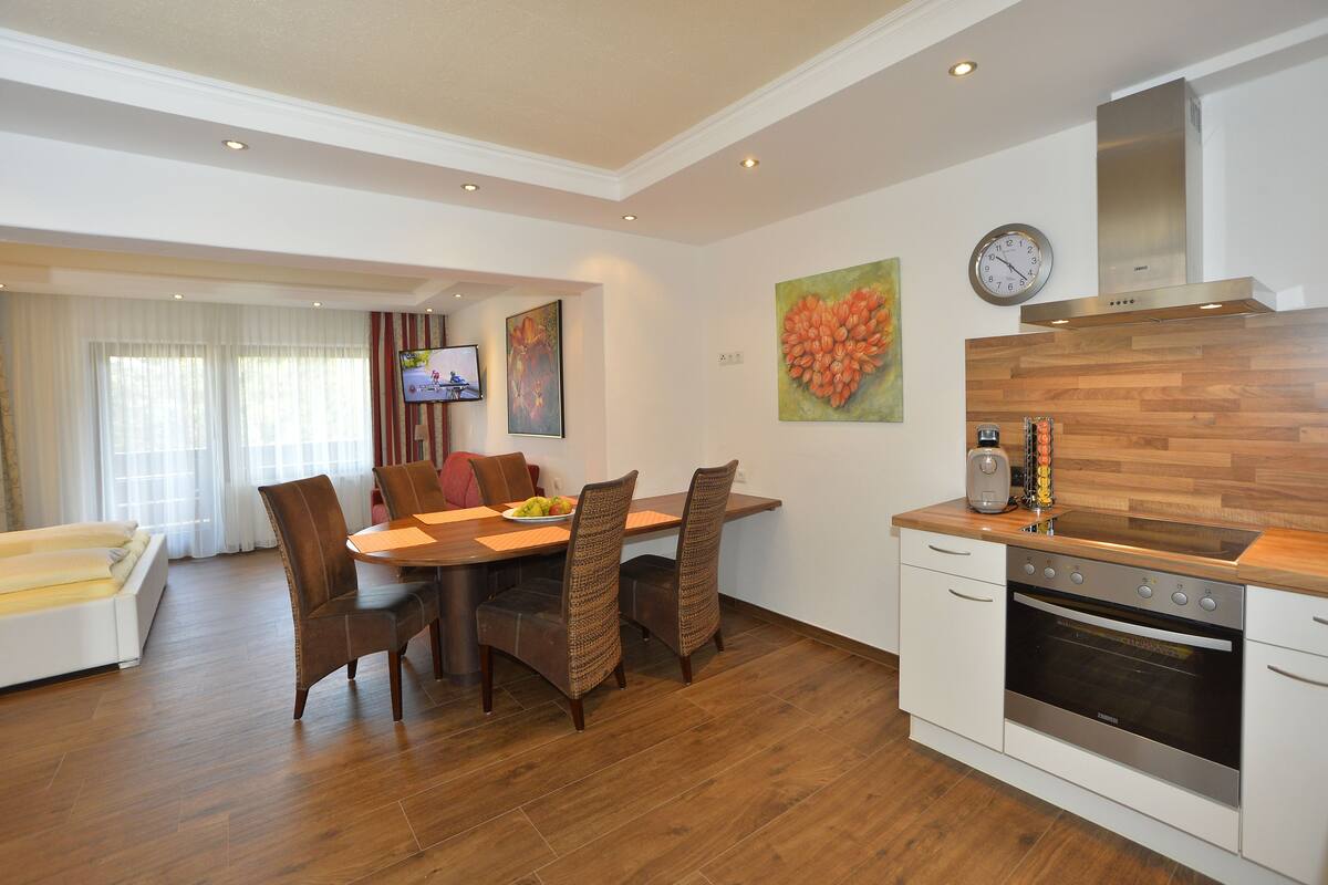 Two Bedroom Apartment (Apartment 23) | In-room dining