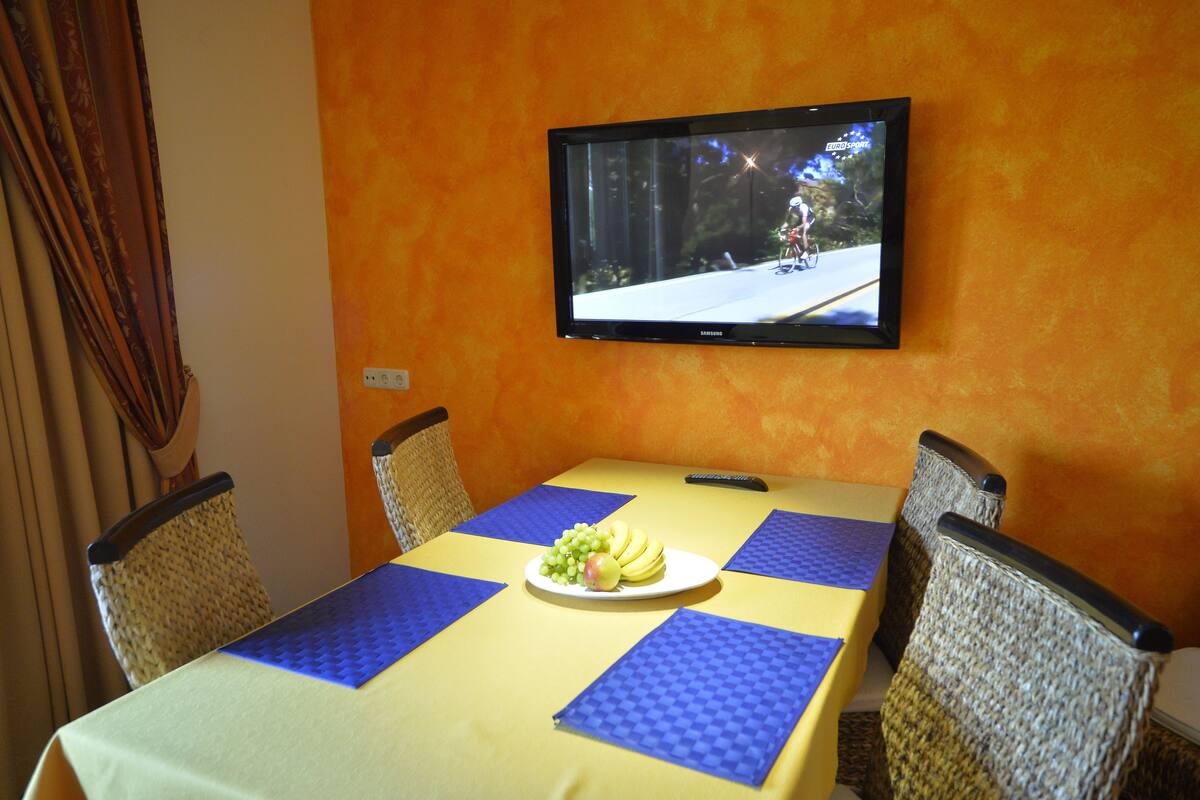 Two Bedroom Apartment (Apartment 35) | In-room dining