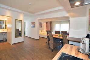 Two Bedroom Apartment (Apartment 23) | In-room dining