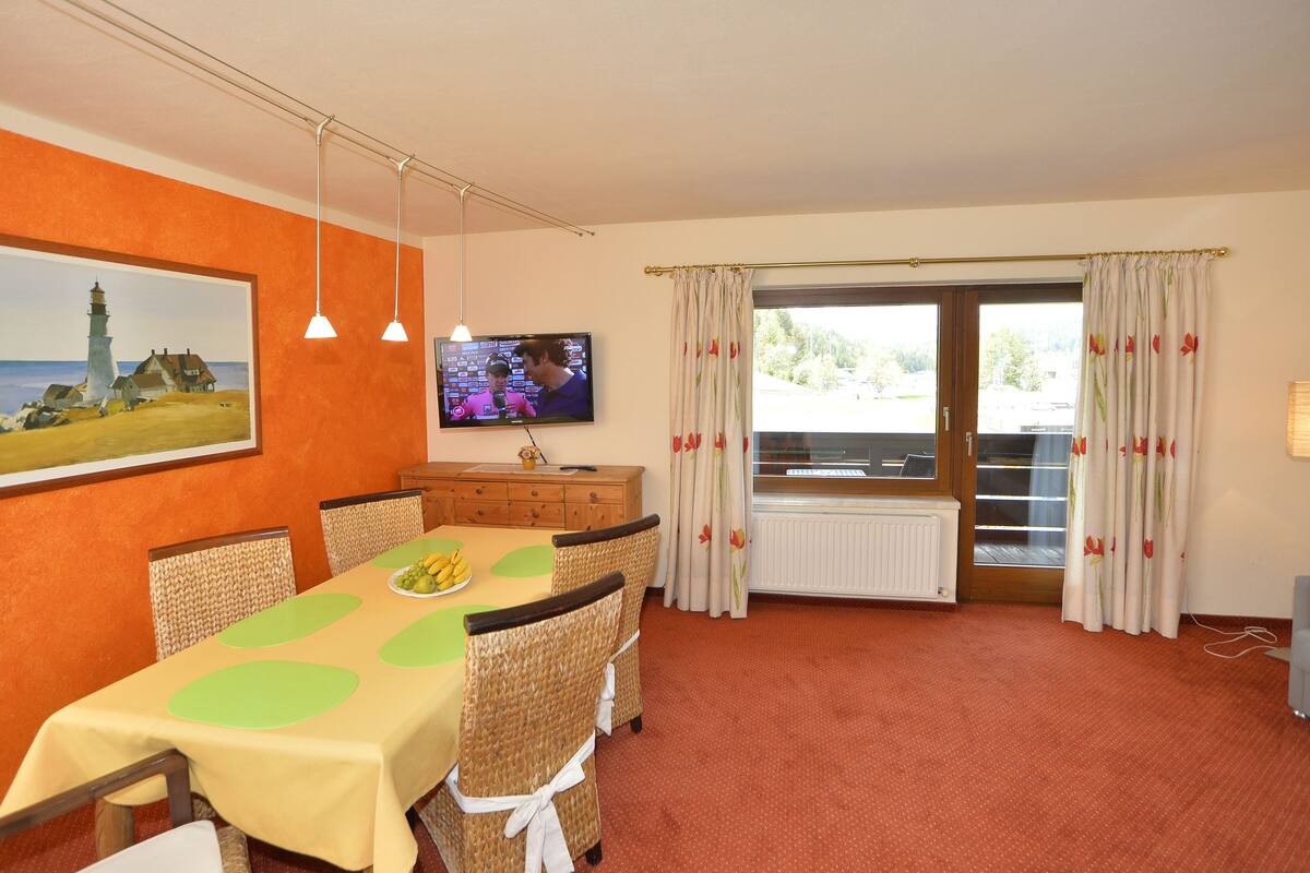 Two Bedroom Apartment (Apartment 30) | In-room dining