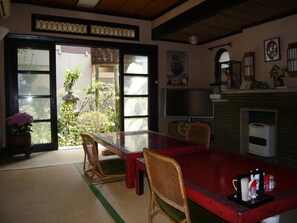 Flat-screen TV, computer - Tsubakiso (Nara)