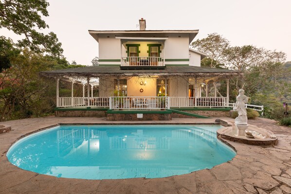 Outdoor pool - Royston Hall Guesthouse (Port Shepstone)