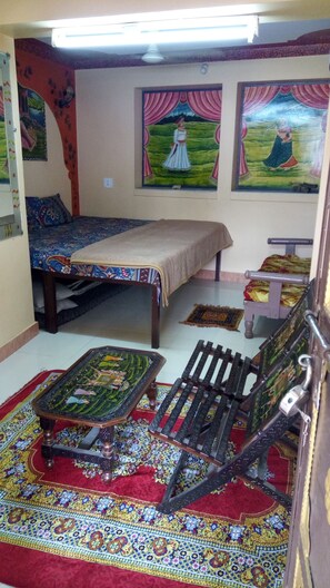 Dobbeltrom – royal, 1 kingsize-seng, balkong, fjellutsikt | Safe på rommet, skrivebord og wi-fi (inkludert)