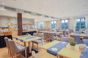 Breakfast, lunch, dinner served; German cuisine, garden views
