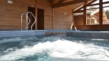 Indoor spa tub