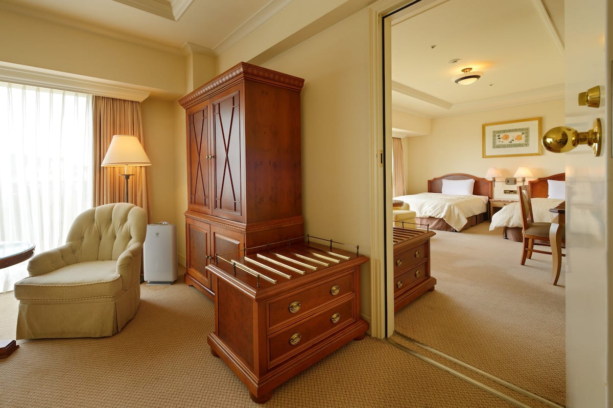 Luxury Room, Non Smoking, Garden View (Connecting Room) | In-room safe, individually furnished, desk, laptop workspace