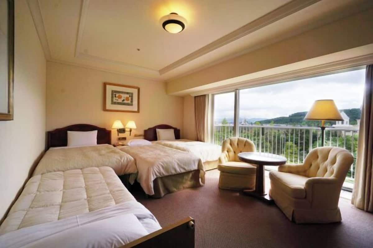 In-room safe, individually furnished, desk, laptop workspace