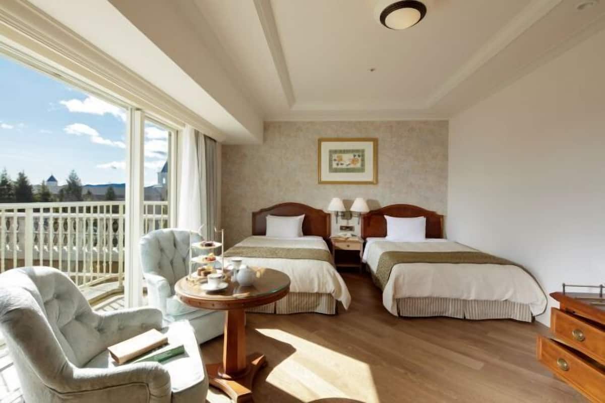In-room safe, individually furnished, desk, laptop workspace