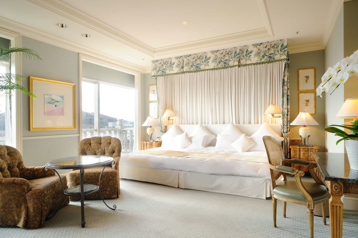 royal suite, non smoking, garden view | in-room safe, individually furnished, desk, laptop workspace