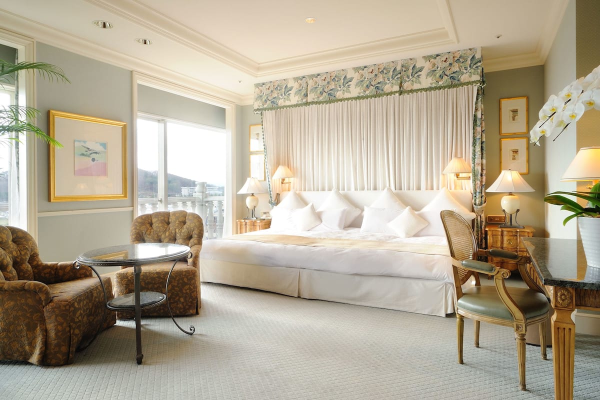Royal Suite, Non Smoking, Garden View | In-room safe, individually furnished, desk, laptop workspace