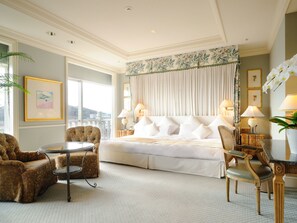 In-room safe, individually furnished, desk, laptop workspace - Sendai Royal Park Hotel (Sendai)