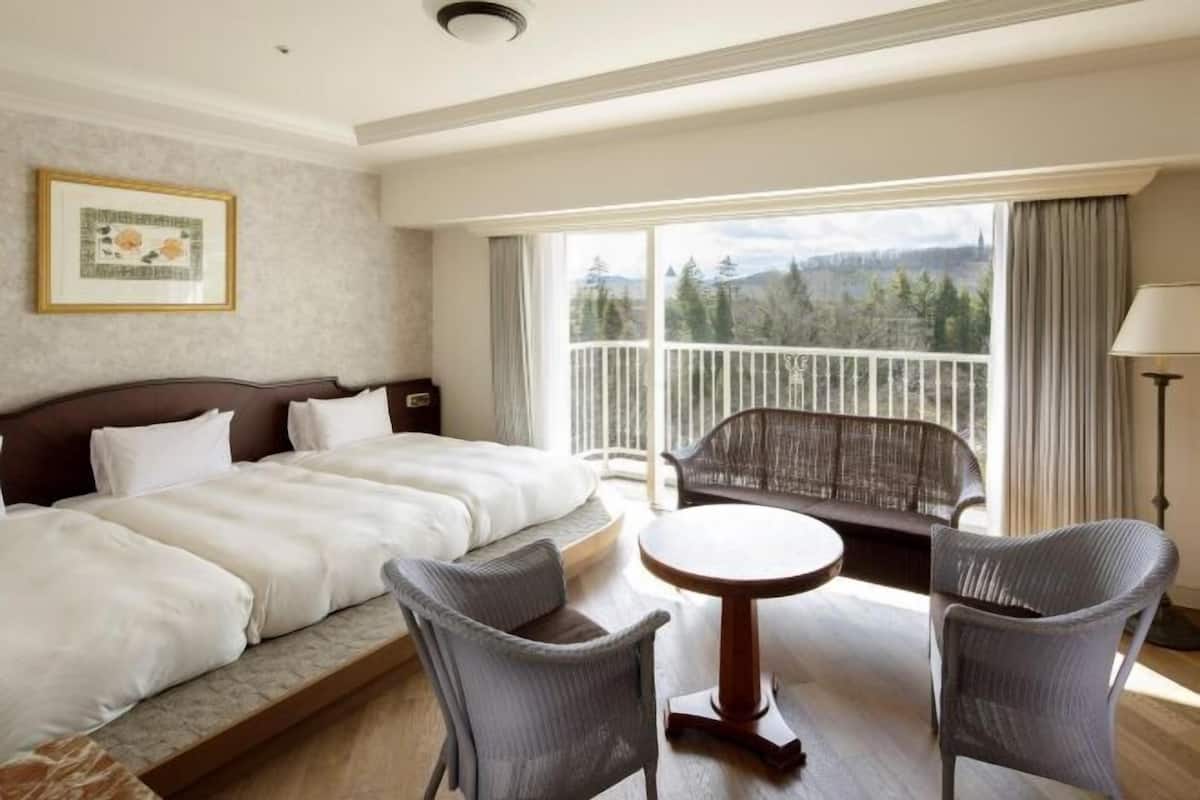 In-room safe, individually furnished, desk, laptop workspace
