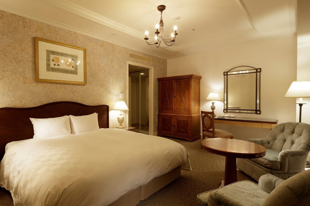 Luxury Double Room, Non Smoking | In-room safe, individually furnished, desk, laptop workspace