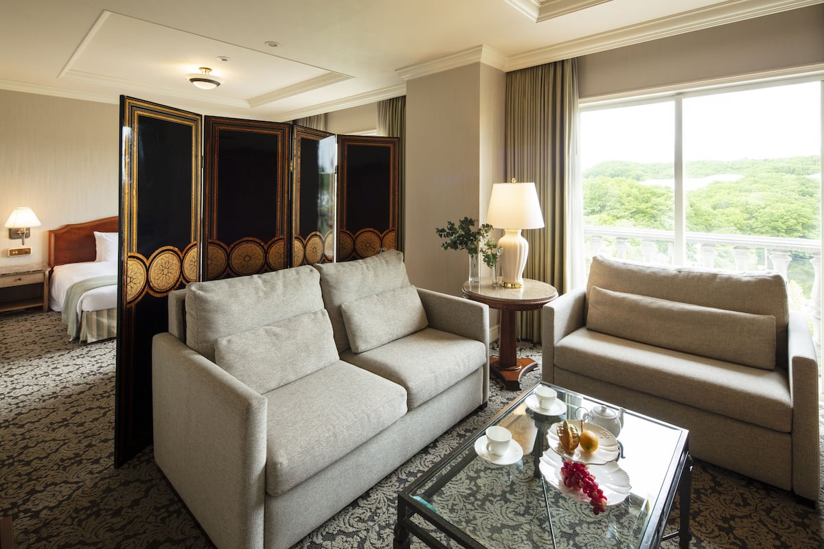 Junior Suite Double, Non Smoking | In-room safe, individually furnished, desk, laptop workspace