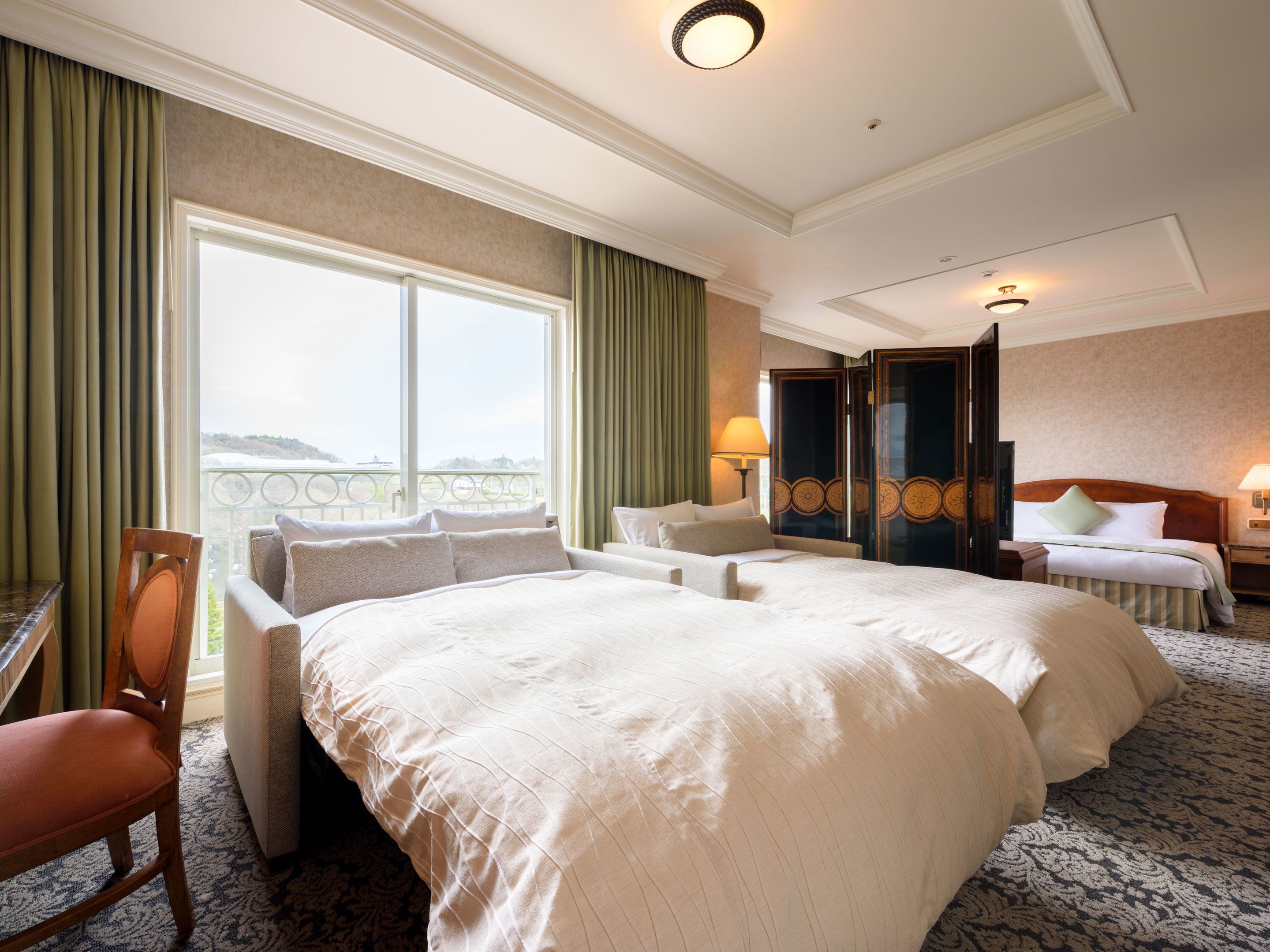 junior suite double, non smoking | in-room safe, individually furnished, desk, laptop workspace