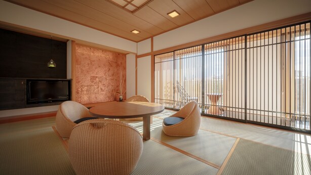 Phòng Suite truyền thống, không hút thuốc, quang cảnh vườn (Japanese Style) | Két bảo mật tại phòng, bàn, khu vực làm việc phù hợp cho laptop 