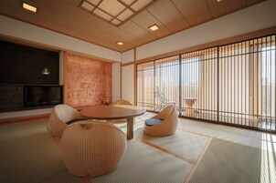 Japanese Suite Room, Non Smoking, Garden View  | In-room safe, individually furnished, desk, laptop workspace