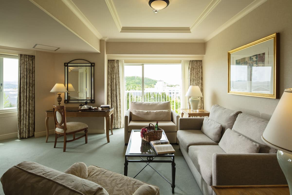 Family Corner Suite, Non-Smoking, Garden View | In-room safe, individually furnished, desk, laptop workspace