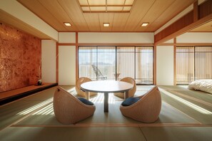 傳統套房, 非吸煙房, 花園景觀 (Japanese Style) | 客房內保險箱、布置獨特、書桌、筆電工作空間
