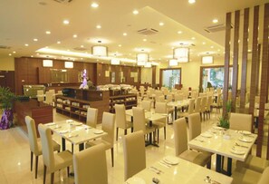 Daily buffet breakfast for a fee