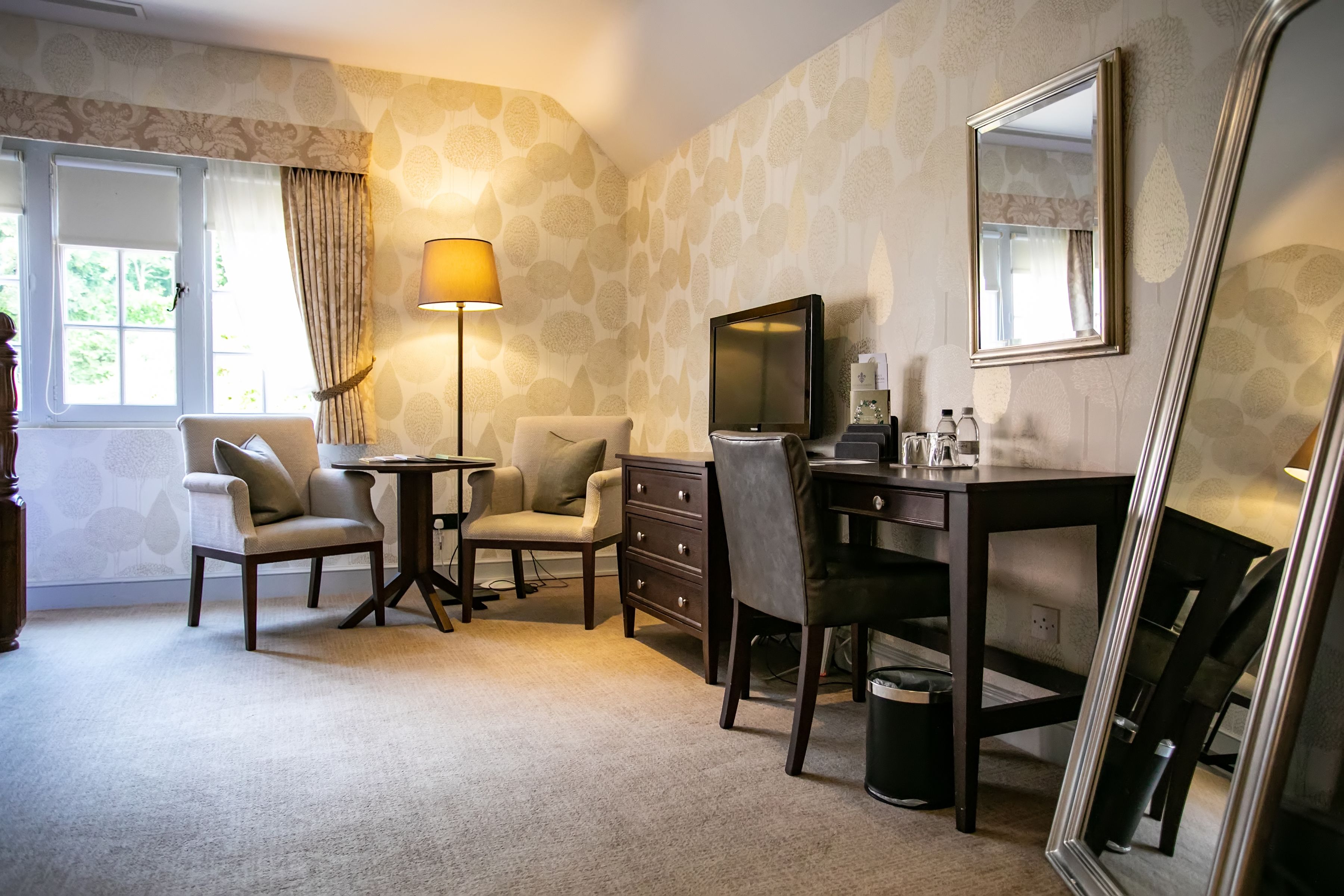 deluxe king room | desk, iron/ironing board, free wifi, bed sheets
