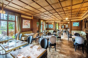 Der serveres morgenmad og aftensmad