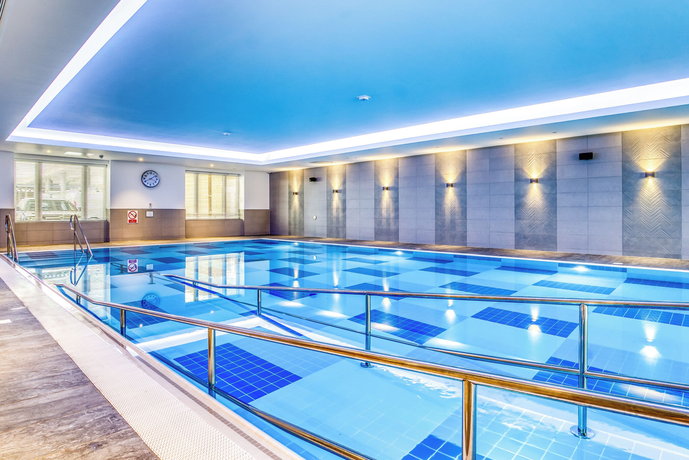 Bañera de hidromasaje cubierta