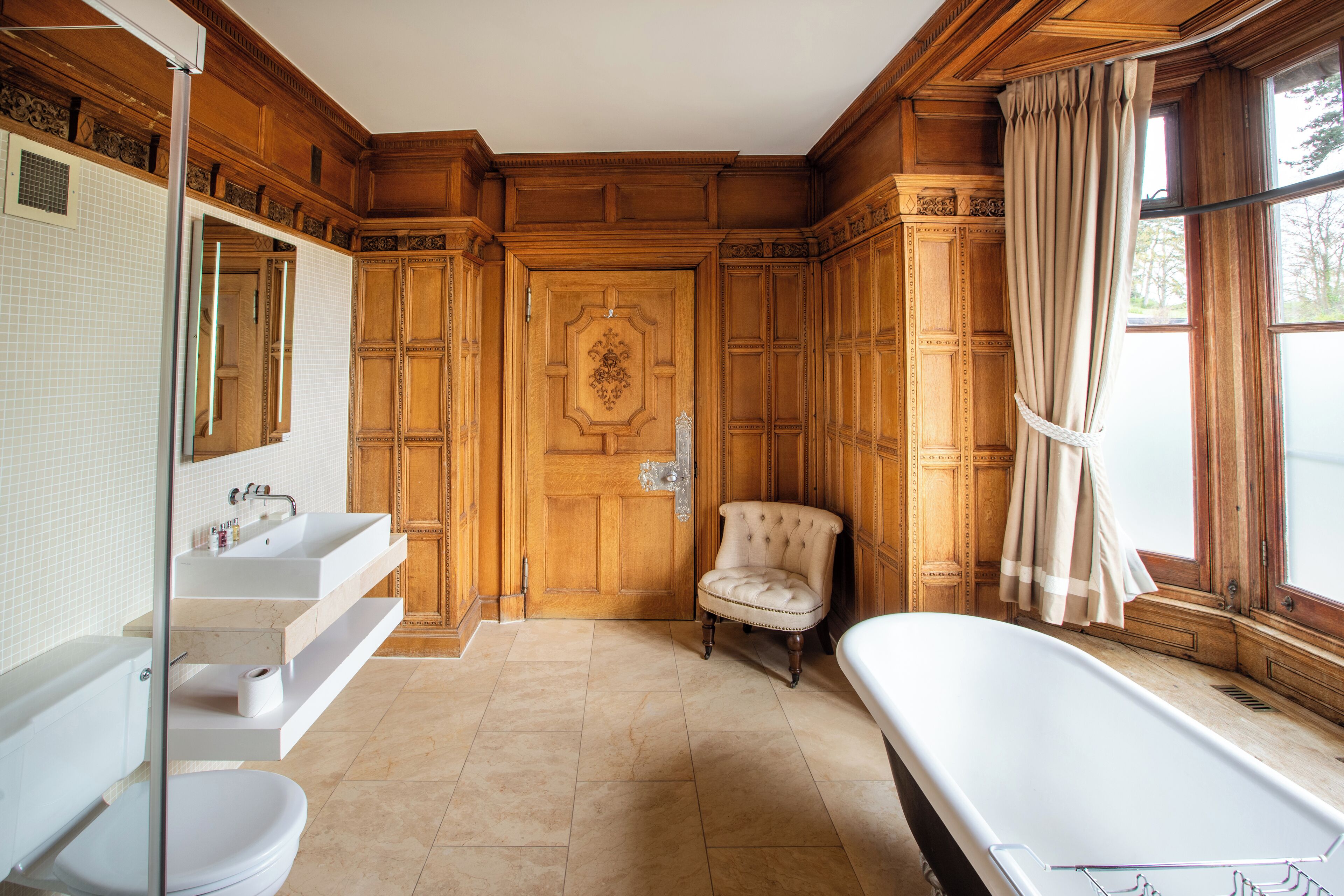 junior room | bathroom | free toiletries, hair dryer, towels